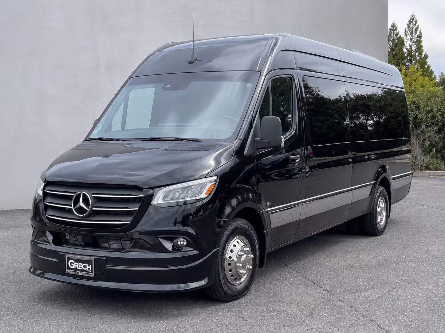 sprinter vans and minibuses for concerts at tuscaloosa amphitheater